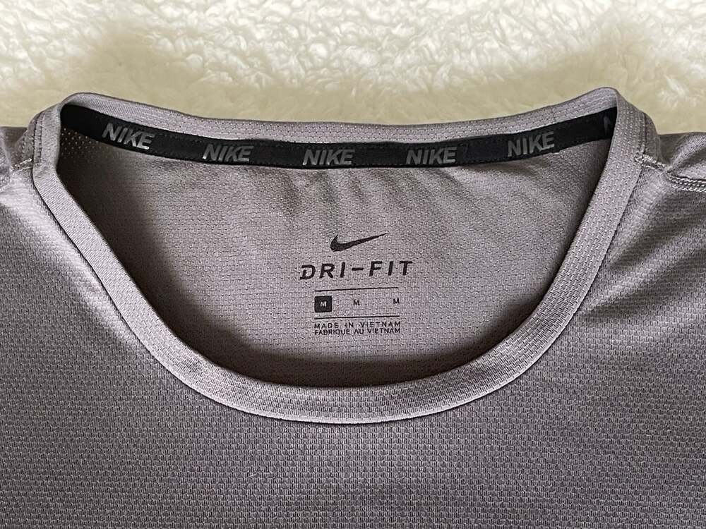 Nike DRI-FIT Mens M Gray Activewear Wicking Short-Sleeve Running Tee T-Shirt EUC